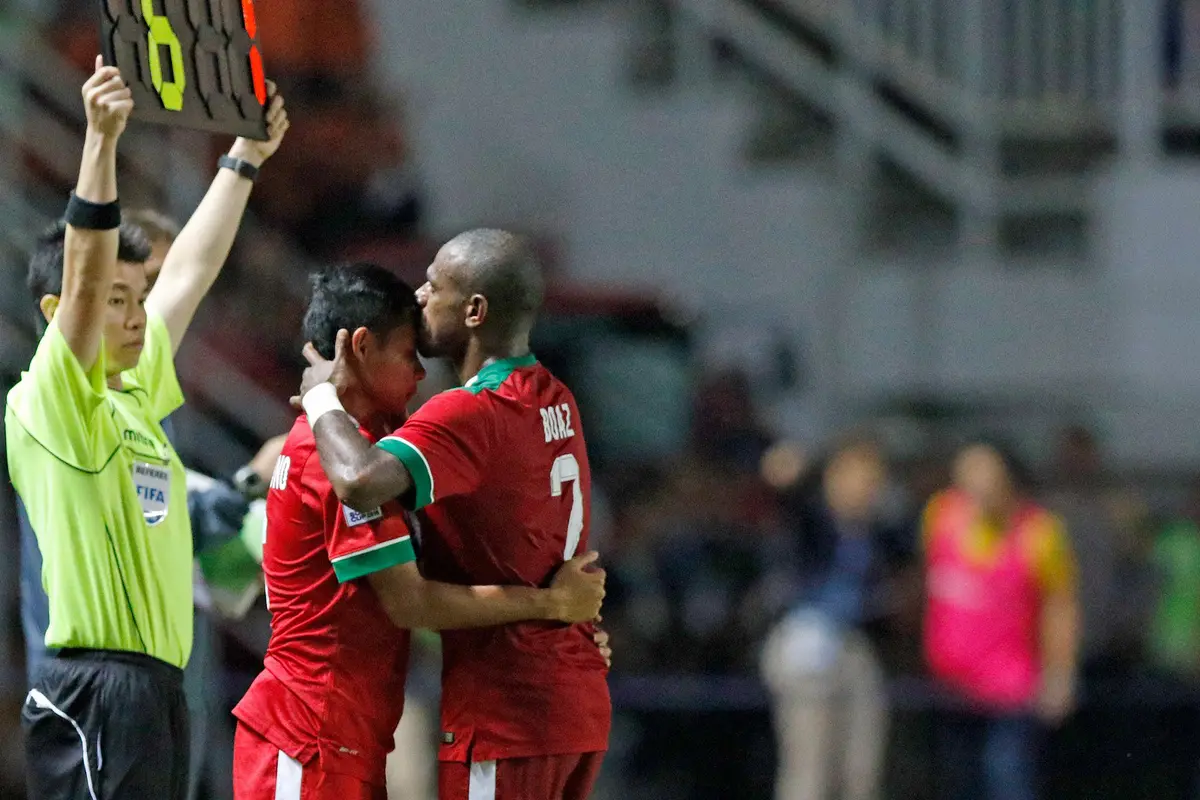 Boaz Solossa dan Evan Dimas