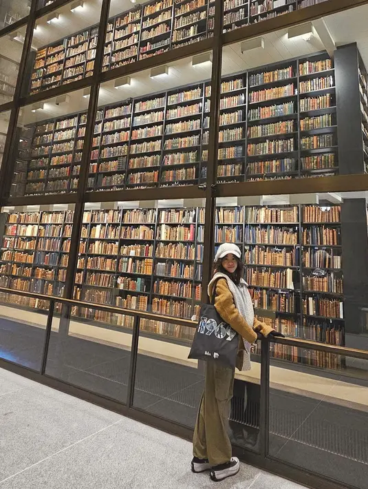 <p>Wulan Guritno juga membagikan beberapa momen saat keliling di universitas ternama tersebut. Acara WSC digelar setiap tahun dan diikuti oleh 15 ribu lebih dari 65 negara. [Instagram/adilladimitrihardjanto]</p>