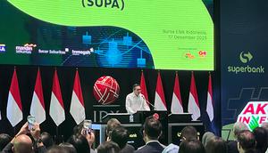PT Super Bank Indonesia Tbk (SUPA), bank dengan layanan digital yang didukung oleh Grab, Emtek, Singtel, KakaoBank, dan GXS, resmi melangsungkan pencatatan saham perdana di Bursa Efek Indonesia (IDX) pada Rabu (17/12/2025).