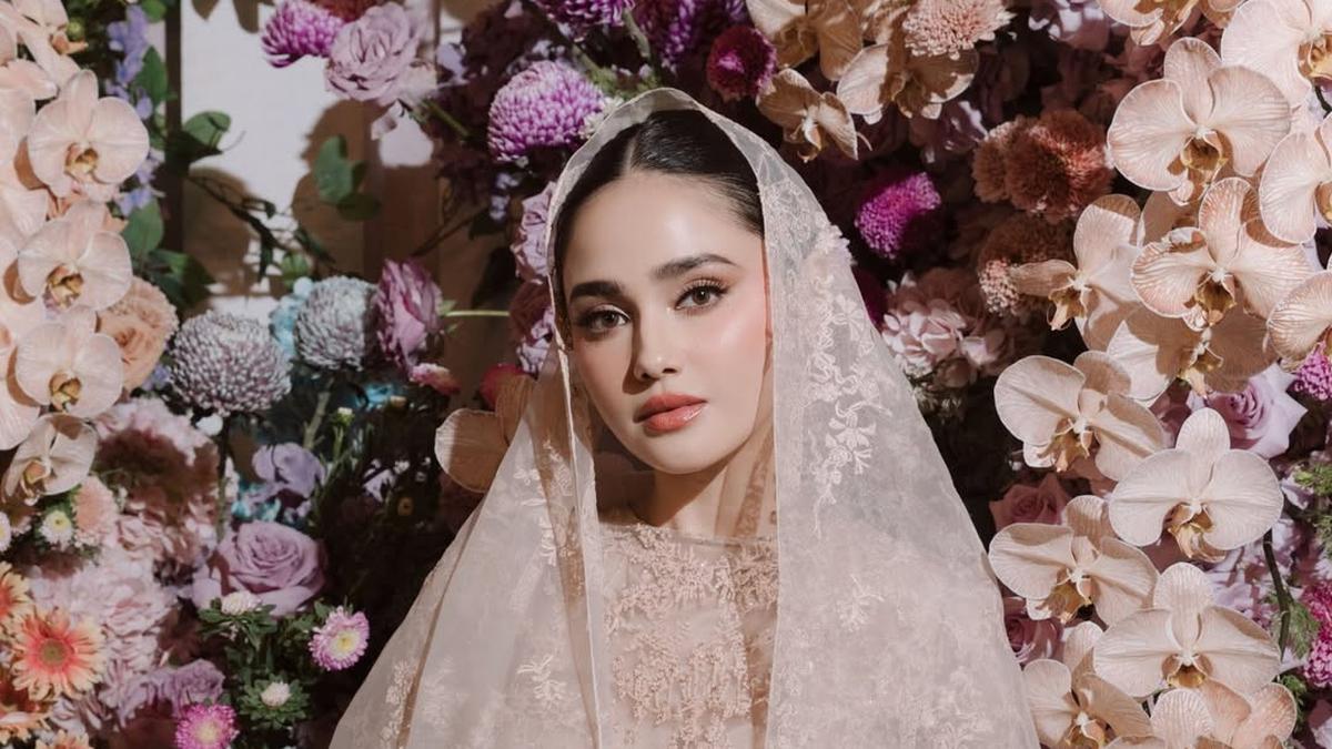 Pesona Busana Pengajian Syifa Hadju, Pancarkan Elegansi Kesederhanaan