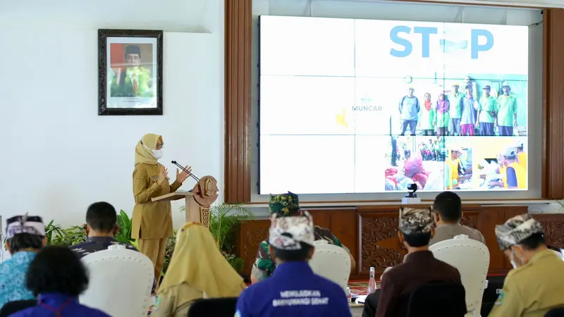 Bupati Banuwangi Ipuk Fiestiandani saat peluncuran Banyuwangi Hijau. (Istimewa).