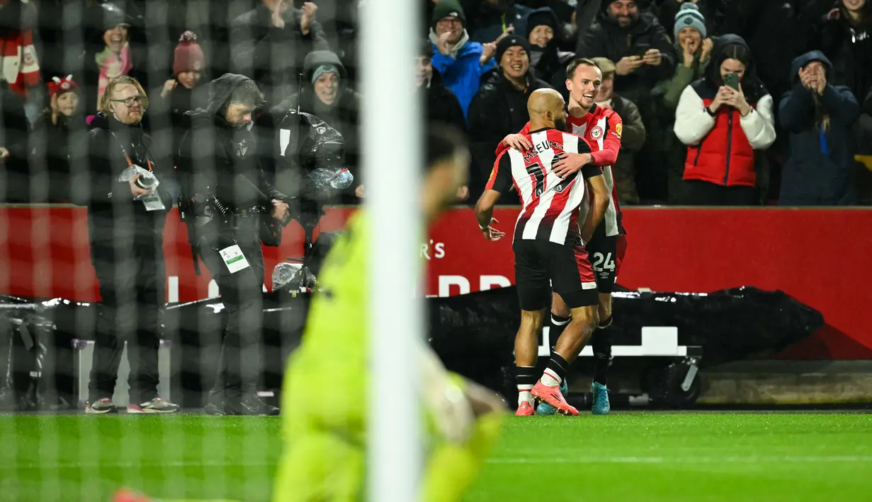 Tim tuan rumah, Brentford, unggul lebih dulu lewat aksi Bryan Mbeumo pada menit ke-13. (JUSTIN TALLIS/AFP)