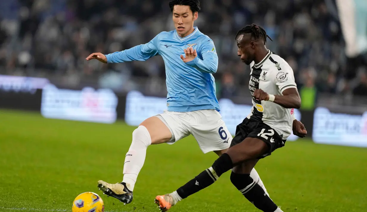 Dua menit berselang, Lazio mendapat keuntungan setelah pemain Udinese, Lautaro Giannetti melakukan kesalahan yang berujung  pada gol bunuh diri. (AP Photo/Andrew Medichini)