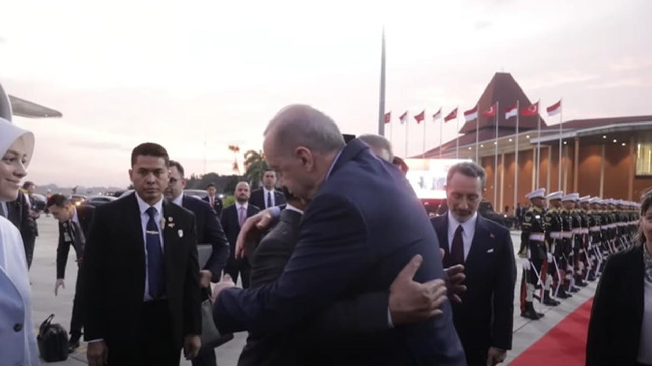 Manisnya Erdogan Peluk Hangat Prabowo di Atas Karpet Merah di Bandara, Tanda Perpisahan Pulang ke Turki