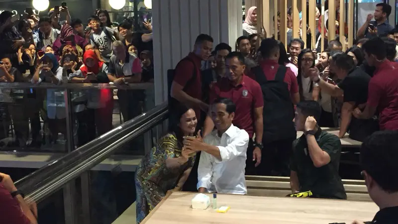 Presiden Jokowi di Mal Grand Indonesia