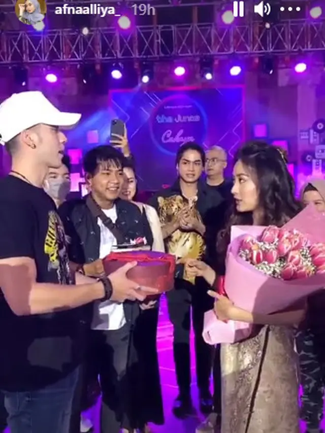 Tetap Berteman Baik, Ini 6 Momen Stefan William Beri Kejutan Ultah untuk Natasha Wilona
