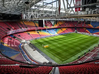 Sebelum bernama Johan Cruyff ArenA, stadion ini memiliki nama Amsterdam ArenA sebagai markas dari klub Ajax Amsterdam. Penggantian nama stadion untuk mengenang legenda Ajax Amsterdam Johan Cruyff yang wafat pada 24 Maret 2016. (AFP/Remko de Wall/ANP)