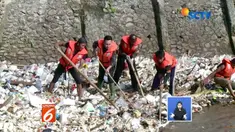 Musim Hujan telah tiba. Beberapa pintu air mulai bekerja menghadang luapan air.