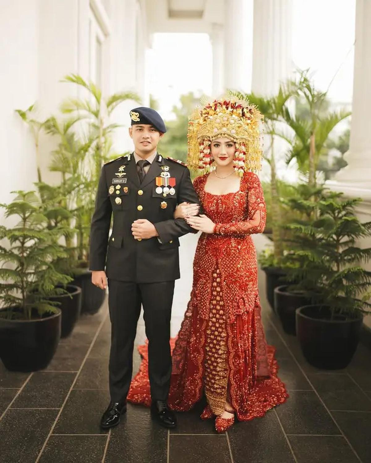 6 Pesona Glamor Febby Rastanty dalam Balutan Adat Palembang di Resepsi Pernikahan, Gemulai Menari Pagar Pengantin