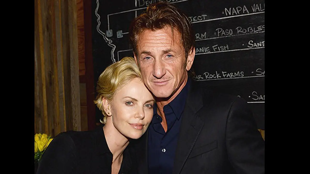 Sean Penn dan Charlize Theron Sudah Tunangan?