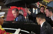 VIDEO: Momen Prabowo Turun Tangan Langsung Diikuti Mayor Teddy Halau Bule Colek Erdogan