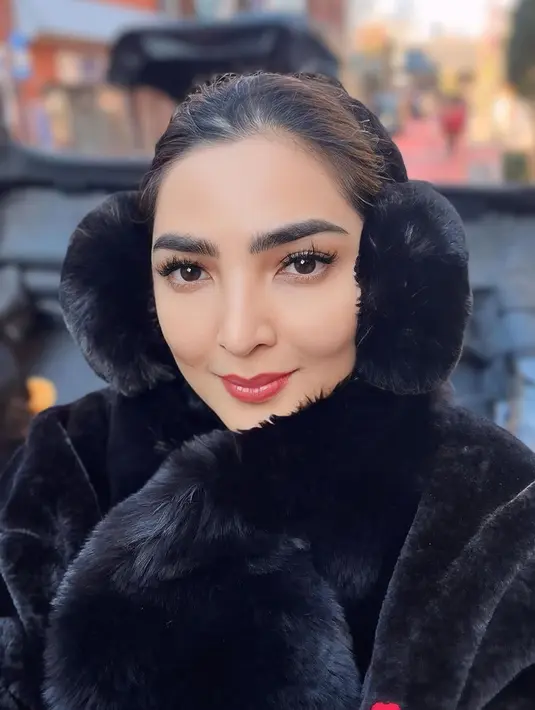 Di tengah asyiknya liburan bersama keluarga di Jepang, Ashanty pamer foto selfie-nya secara close up [@ashanty_ash]
