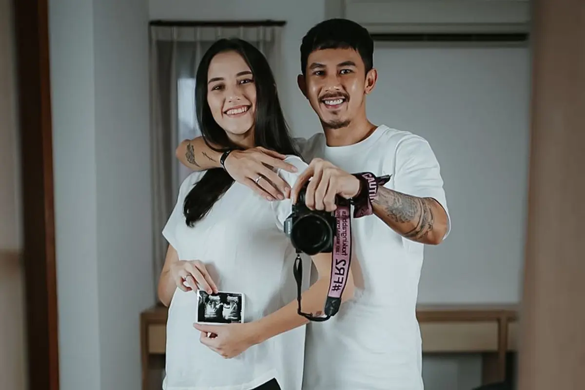 Melahirkan Anak Ketiga, Ini 6 Potret Perjalanan Kehamilan Dahlia Poland