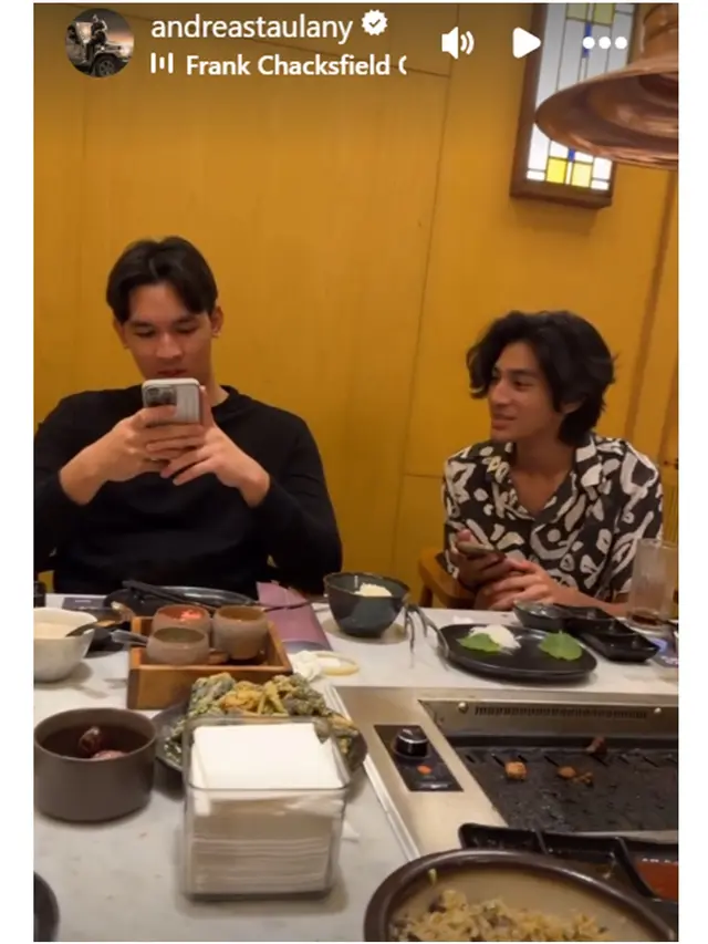 6 Potret Andre Taulany Buka Puasa Bareng Tiga Anaknya, Nikmati Makanan Jepang