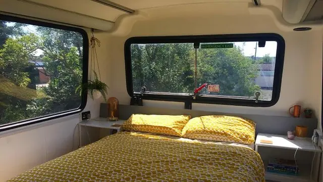 Kreatif, Pasangan Ini Mengubah Bus Sekolah Menjadi Rumah Impian