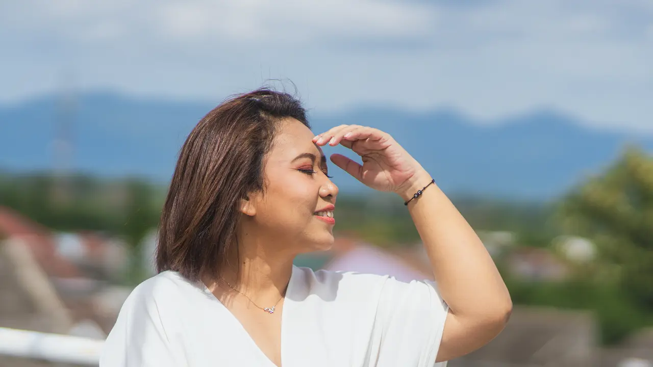 wanita maret sembuh dari patah hati