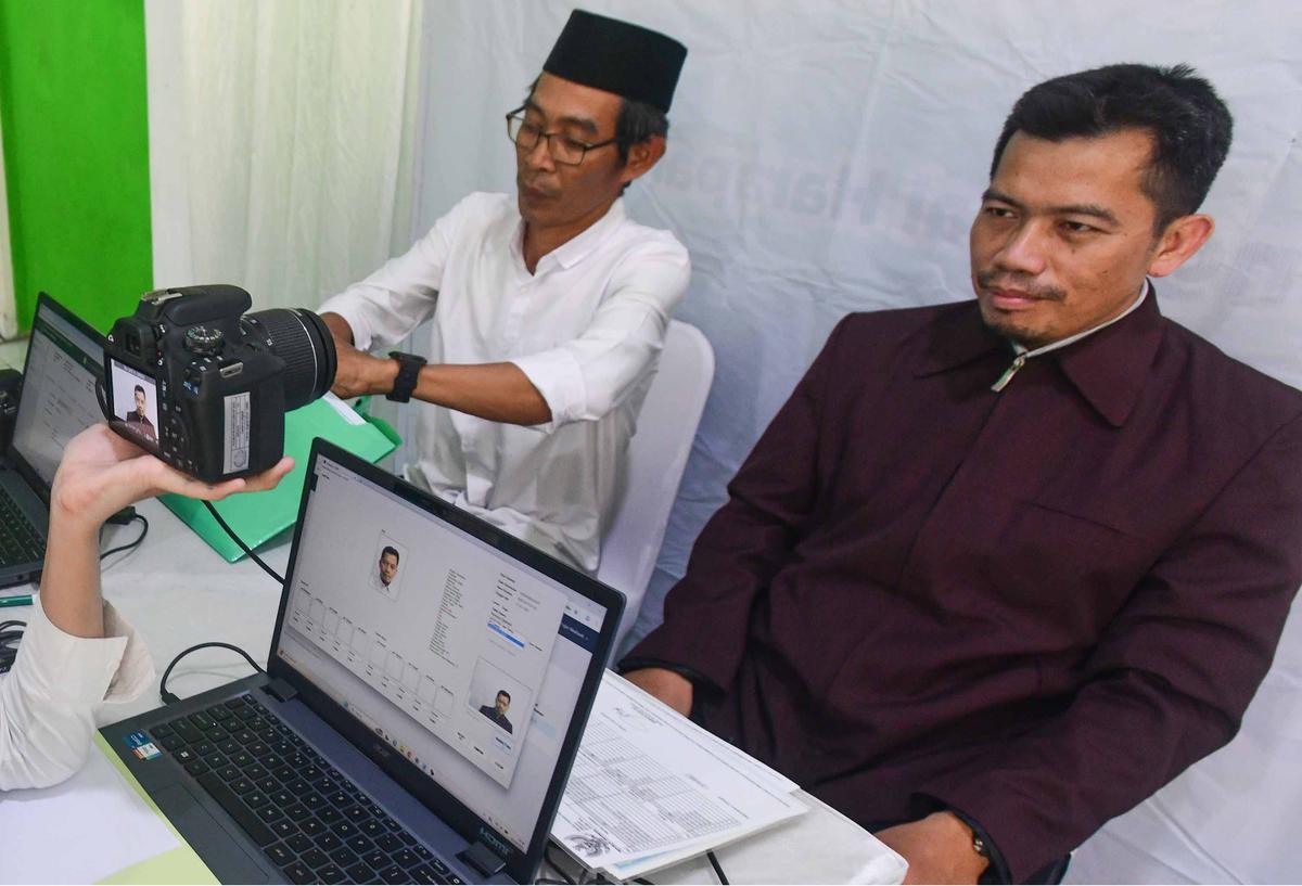 FOTO: Antusias Warga Serbu Layanan Paspor Haji Jemput Bola di Pamulang