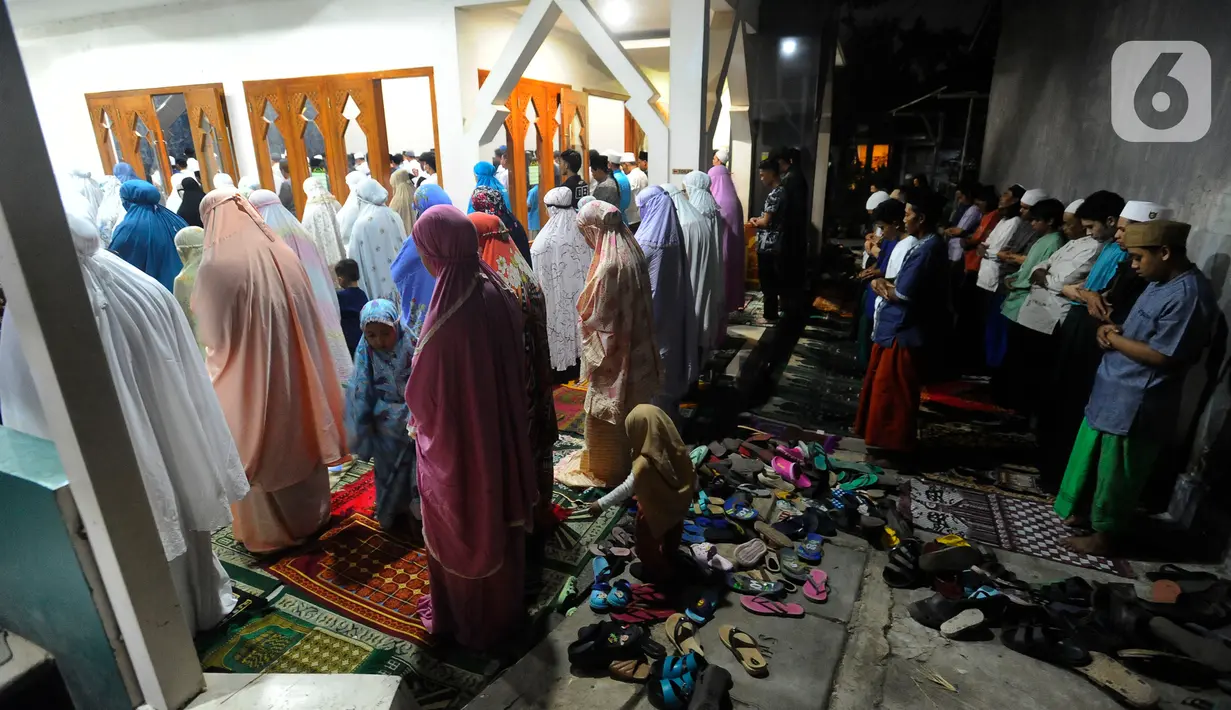 124 titik rukyatul hilal ada beberapa orang melihat hilal, oleh karena itu sudah diatas ufuk dan kriteria MABIMS. (merdeka.com/Arie Basuki)