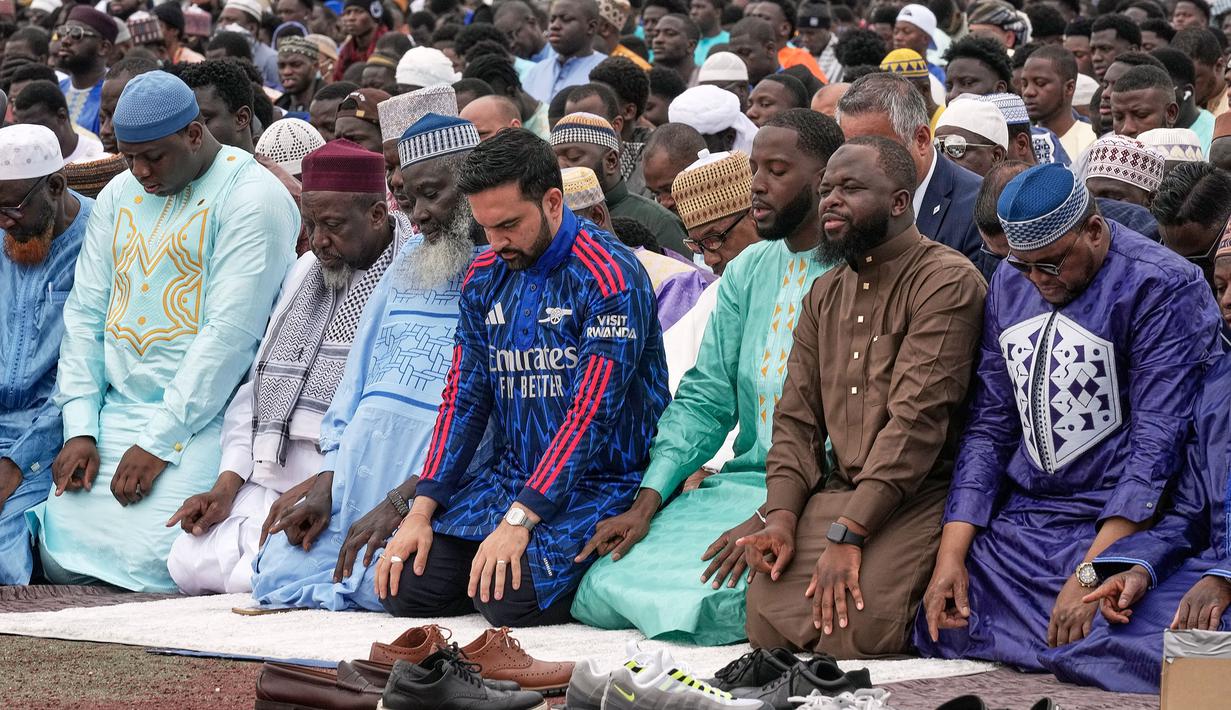 Gaya pakainnya tersebut menjadi isyarat bahwa dirinya merupakan fans dari klub yang berbasis di London Utara, Inggris itu. (AP Photo/Richard Drew)