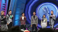 Para Finalis saat berbincang dengan para presenter Stand Up Comedy 2015 di Studio Indosiar, Jakarta, (13/11/2015). Mas Cemen, Ephy, dan Musdalifah menjadi Grand Finalis Stand Up Comedy 2015. (Liputan6.com/Immanuel Antonius)