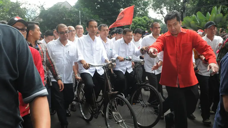 Bersepeda Jokowi-JK Mendaftar Jadi Capres-Cawapres 