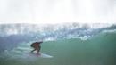Seorang peselancar mengendarai ombak di Blacks Beach, San Diego, California, Amerika Serikat, 12 Januari 2022. Peselancar di seluruh California Selatan berbondong-bondong ke daerah pantai saat gelombang ombak besar memasuki wilayah tersebut. (AP Photo/Gregory Bull)