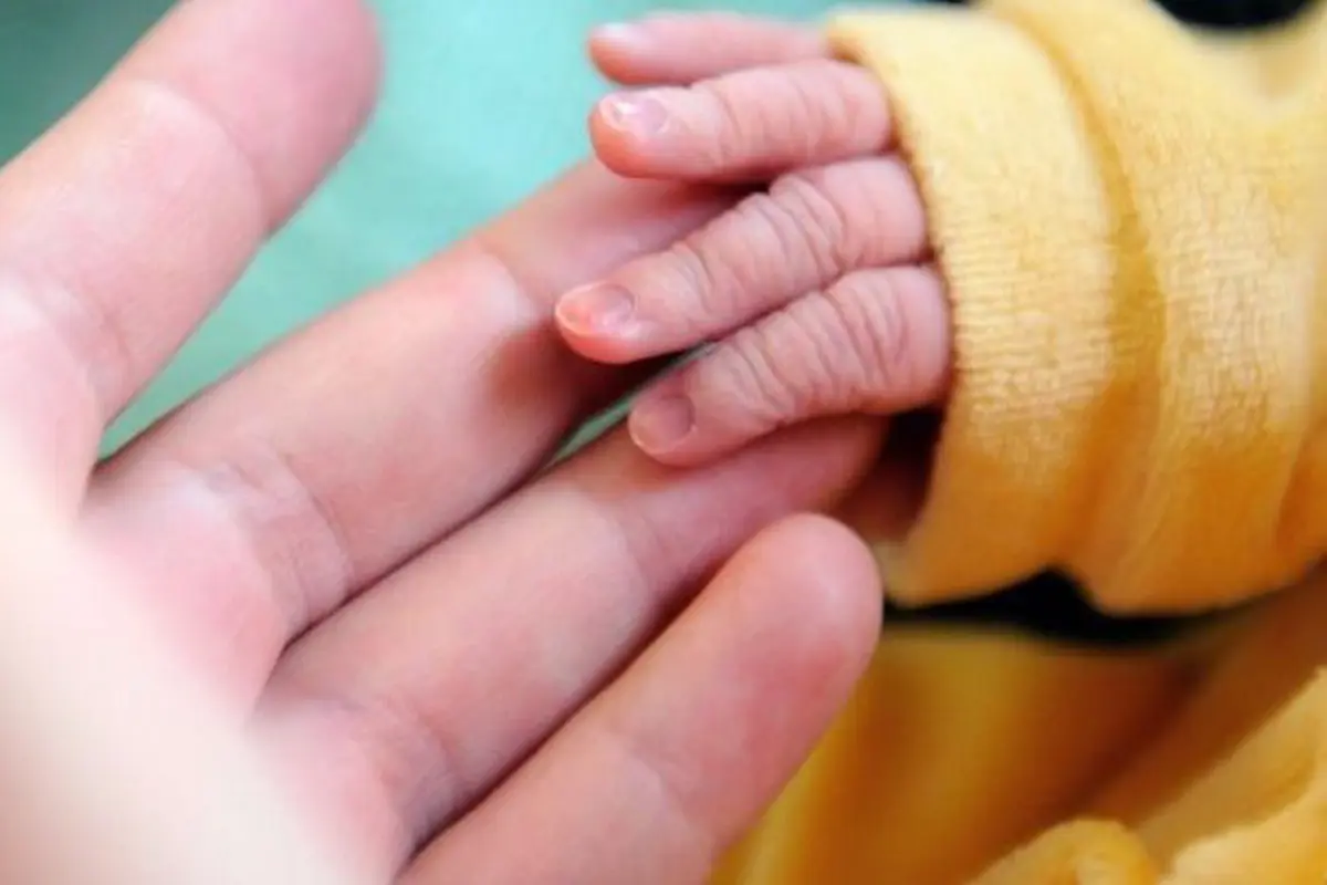 Bayi Kembar Jadi Pemuas Nafsu Ayahnya Sendiri