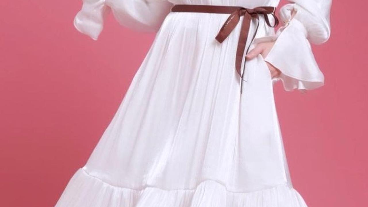 <b>2. Gamis Ruffle  Polos ala Melody Laksani</b><br>