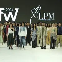 Mengintip koleksi desainer lintas generasi di pembukaan Jakarta Fashion Week 2024