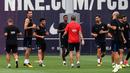 Suasana latihan Barcelona jelang melawan Real Madrid pada leg kedua Piala Super Spanyol di di Sports Center FC Barcelona Joan Gamper, Sant Joan Despi (15/8/2017). Barcelona kalah 1-3 pada leg pertama. (AFP/Lluis Gene)