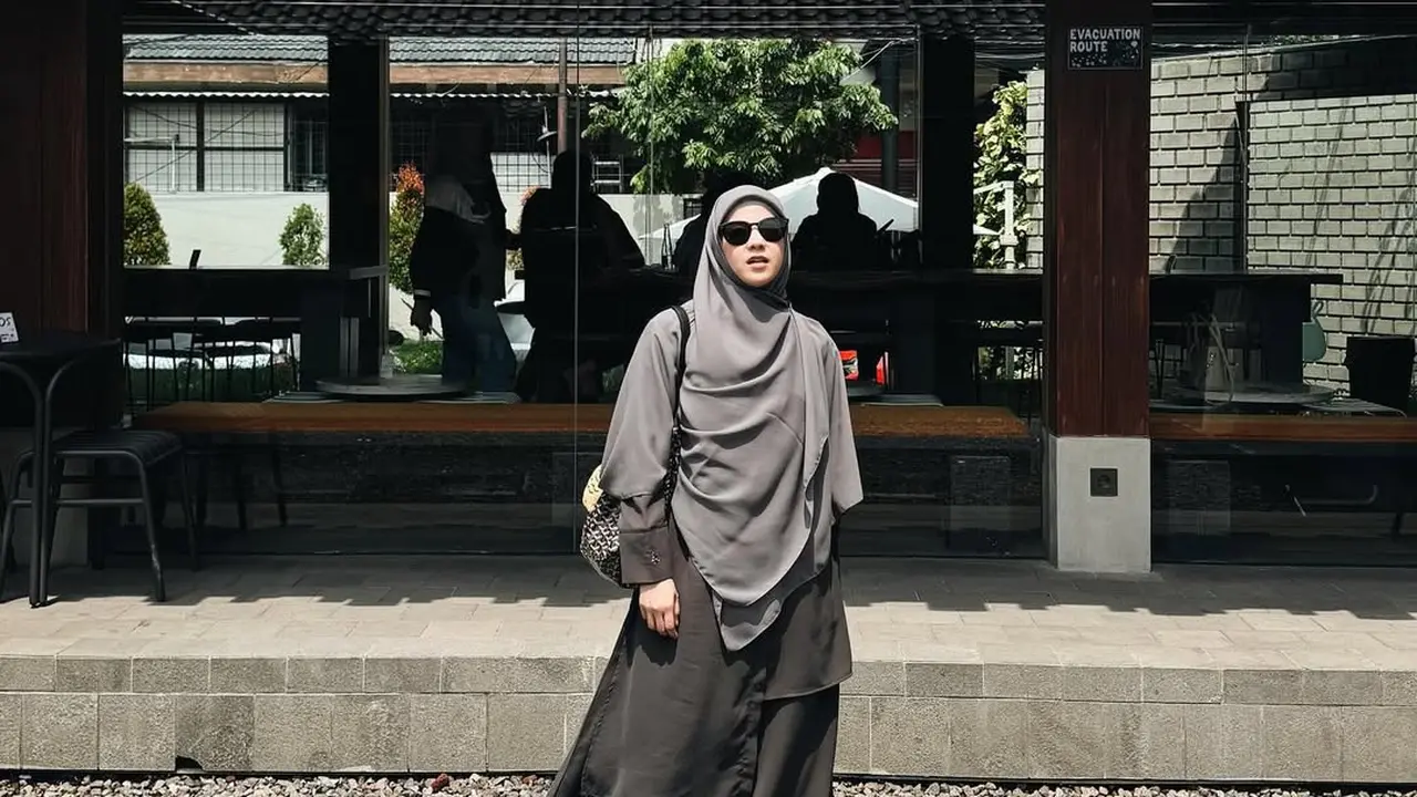 Natasha Rizky Pakai Gamis