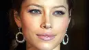 Istri dari penyanyi Justin Timberlake, Jessica Biel yang resmi menikah pada tahun 2012 lalu, memang memiliki bentuk bibir yang penuh, padat dan seksi membuatnya selalu tampil sempurna. (AFP/Bintang.com)