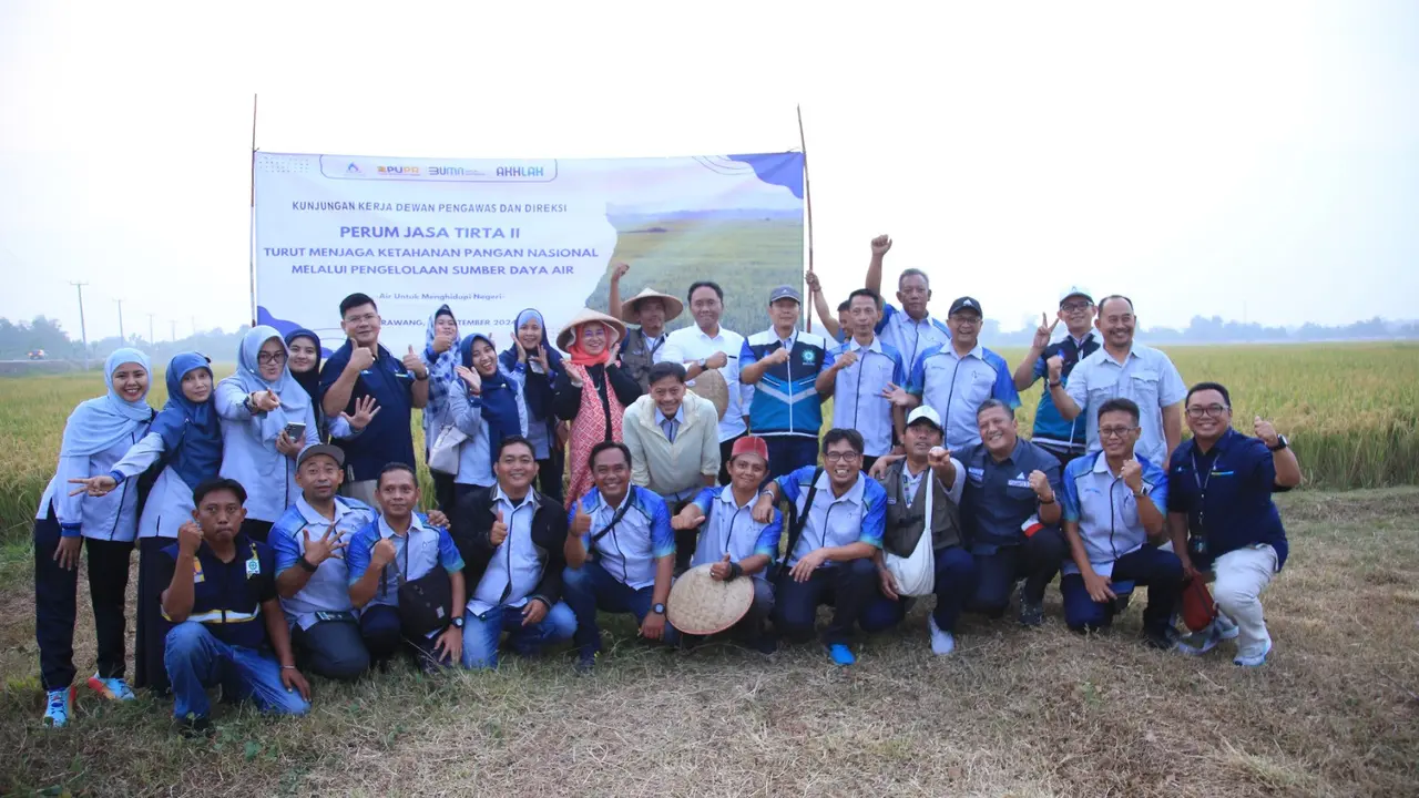 Panen raya di Desa Pasir Jengkol, Kecamatan Majalaya, Kabupaten Karawang, Jawa Barat, Rabu (25/9) berlangsung meriah (Istimewa)