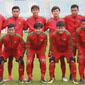 Para pemain Timnas Indonesia U-19 saat foto bersama sebelum melawan Timor Leste pada laga Kualifikasi Piala Asia 2017 di Stadion Paju Public, Korea Selatan, 2/11/2017). Indonesia menang 5-0. (PSSI/Bandung Saputra)