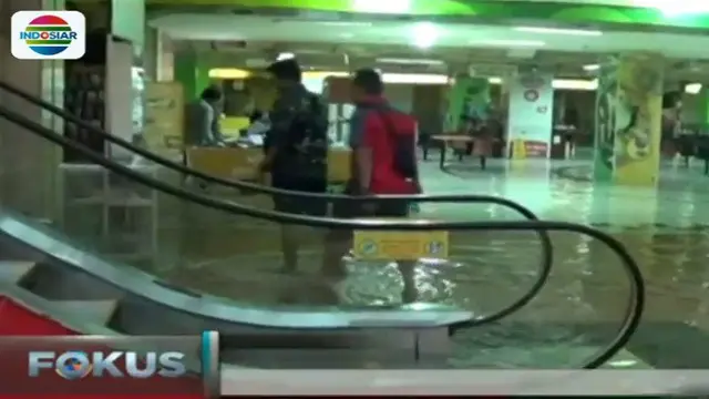 Banjir Rendam Mal di Surabaya, Aktivitas Perdagangan Terganggu