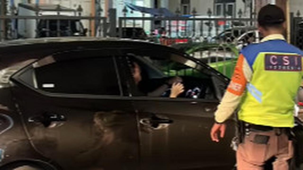 Cerita Pasutri Buru-buru Titip Mobil Sekaligus Kunci & STNK ke Satpam Karena Hampir Telat Naik Whoosh, Endingnya Bikin Haru