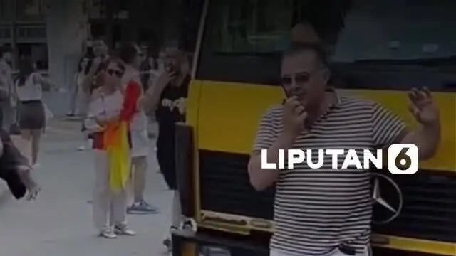 Blokade Konvoi LGBT, Aksi Berani Pendeta Baringkan Badan Depan Truk
