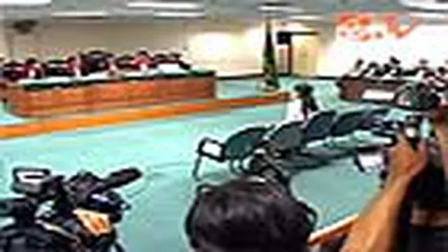 Keluarga Angie Hadir di Ruang Sidang