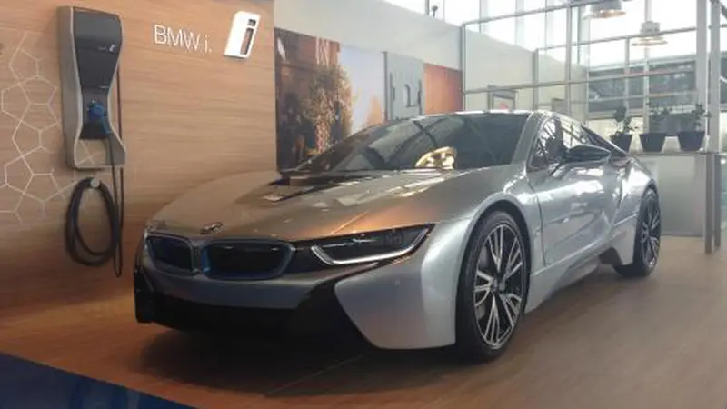 Dilepas Rp 223 Juta, BMW i8 'Aspal' Ini Jadi Rebutan