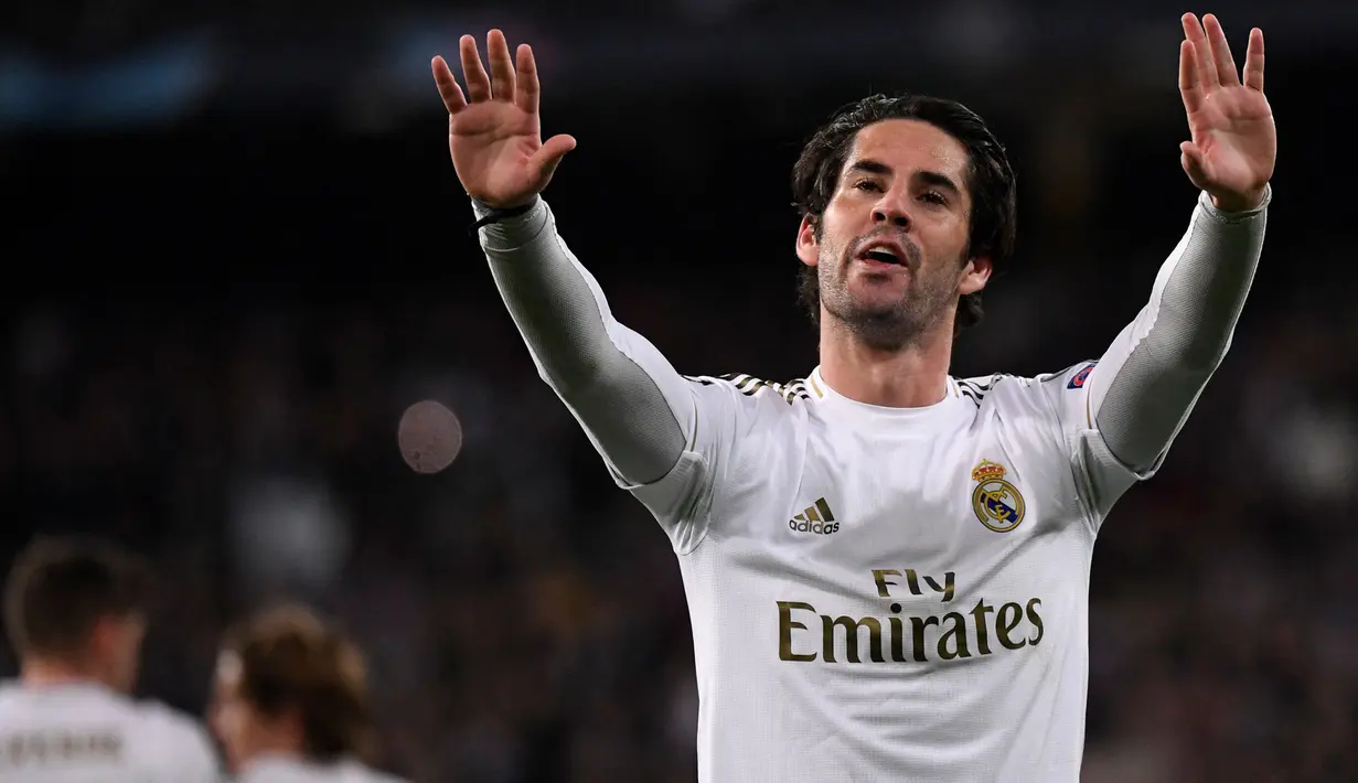 Isco mulai terkenal pada tahun 2012 kala membela Malaga. Dirinya menjadi perebutan dua tim besar Eropa, yaitu Real Madrid dan Manchester City. The Citizen gagal memboyongnya karena nilai transfer yang ditawarkan Real Madrid lebih besar. (Foto: AFP/Pierre-Philippe Marcou)