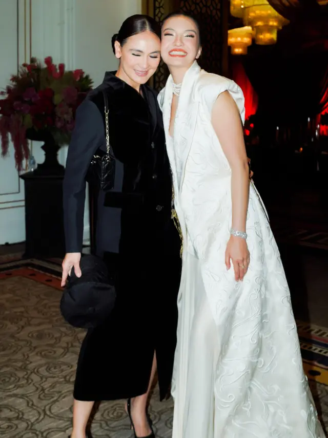 Luna Maya Serahkan Jabatan Presiden Jomblo Indonesia ke Raline Shah, Tampil Glamor dengan Busana yang Kontras