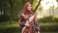 8 Pilihan Gamis Batik Loose Fit untuk Wanita Berhijab yang Suka Kenyamanan
