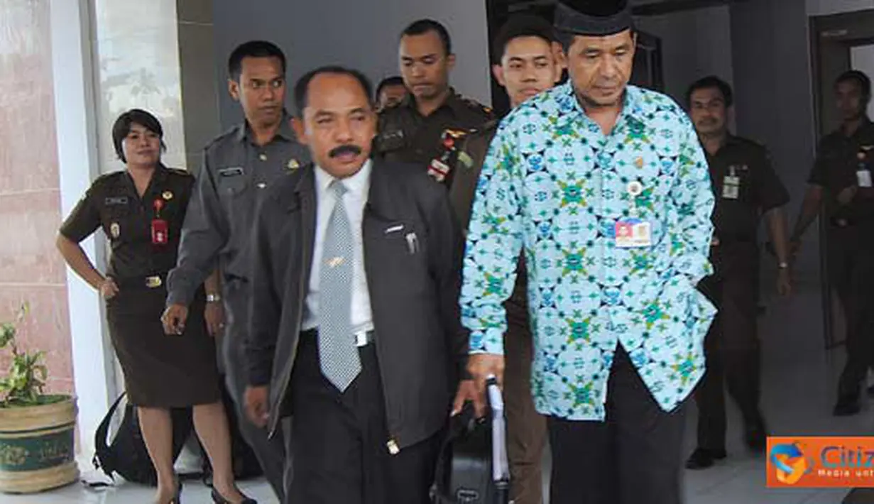 Citizen6, Palu: Kejari Palu jebloskan Kepala Badan Narkotika Kota Palu, Hamzah Rudji ke Rutan Kelas II A Palu, terkait kasus dugaan korupsi pembangunan Sekolah Luar Biasa (SLB), Senin (19/4). (Pengirim: Nanang Kurniawan)