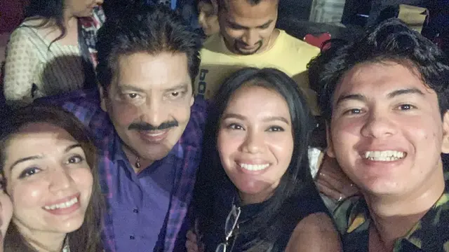 Penyanyi Bollywood Udit Narayan bersama Ferdian dan Vina Fan (Foto: Instagram vinavinafan)