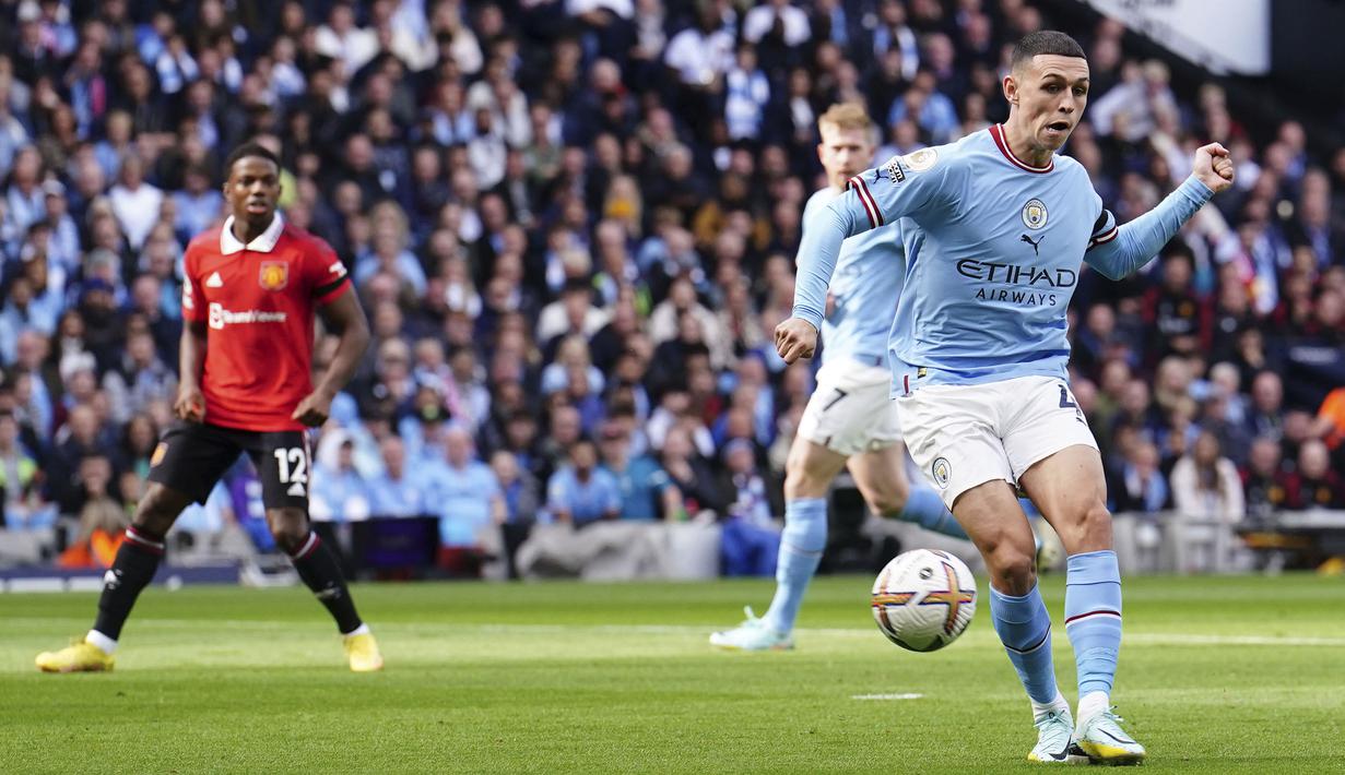 Gol pembuka The Cityzens diciptakan oleh Phil Foden saat laga baru berjalan delapan menit. Ia sukses memanfaatkan umpan silang mendatar dari Bernardo Silva. Foden kembali mencetak gol lagi saat menit ke-44 dan membuat Manchester City unggul 4-0. (AP via PA/Martin Rickett)