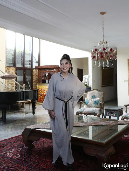 Dua tahun Sania merasakan menjadi seorang istri. Ia mengaku menikah tahun 2019 di Bandung. Pernikahan digelar tertutup dan hanya dihadiri oleh keluarga dan orang-orang terdekat saja. [Foto: KapanLagi.com/Budy Santoso]