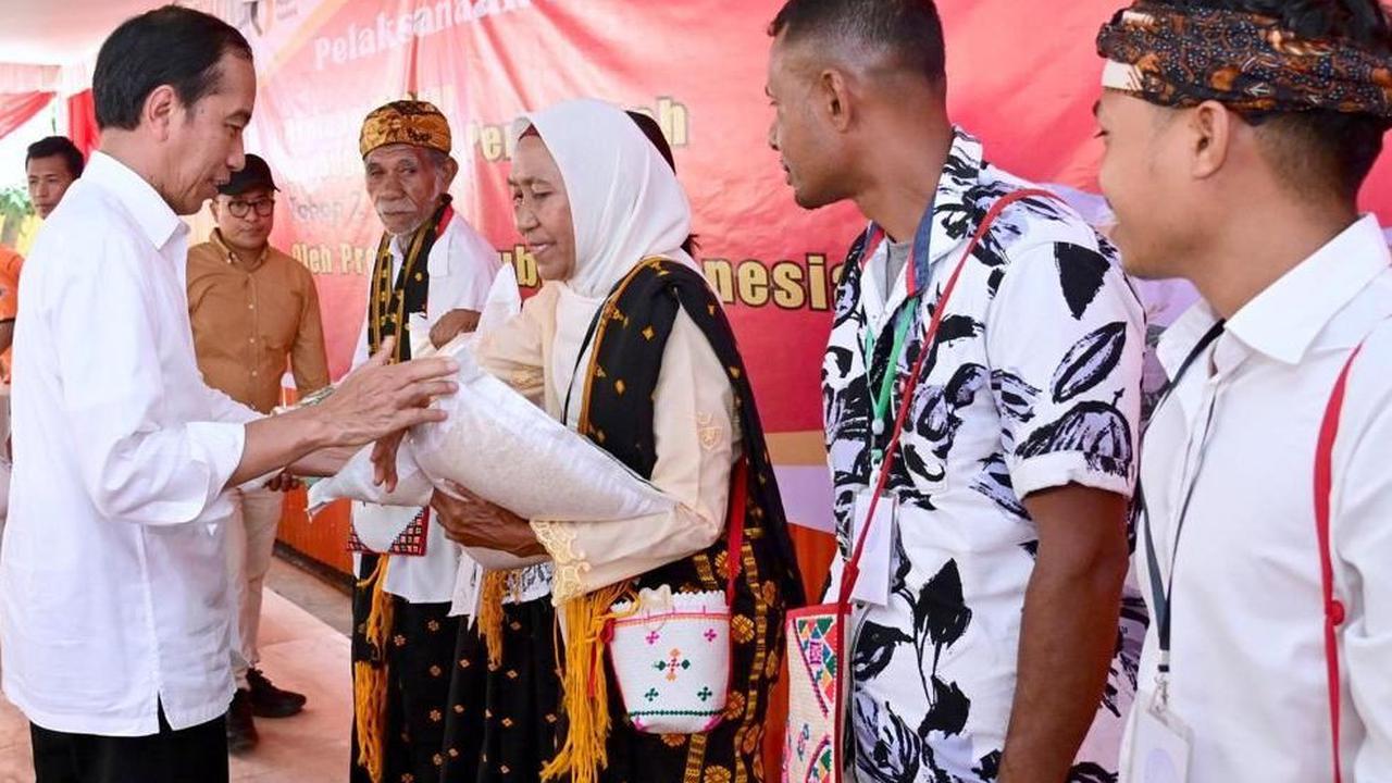 "Ini yang ada di sini sudah terima BLT El Nino belum Rp400 ribu? belum? tunggu saja, bulan ini akan diterima," ungkapnya.