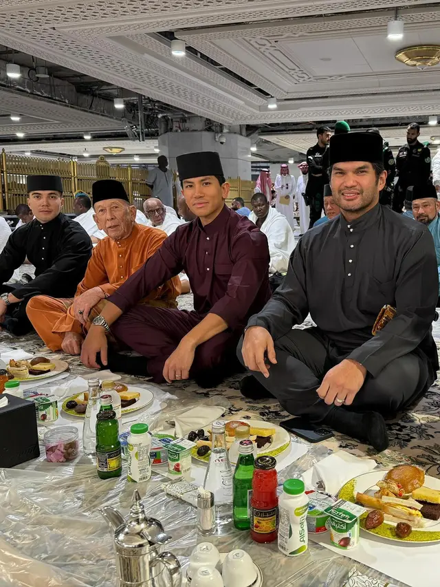 6 Potret Pangeran Mateen dan Anisha Rosnah Jalani Umrah Perdana