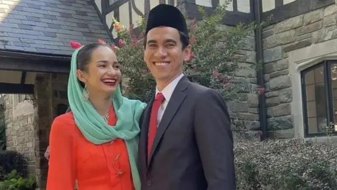 Enzy Storia memukau kenakan kebaya betawi (credit: instagram/enzystoria).