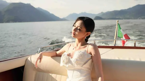 Prewedding Gege Elisa di Taman Eropa, Anggun Bergaun Putih